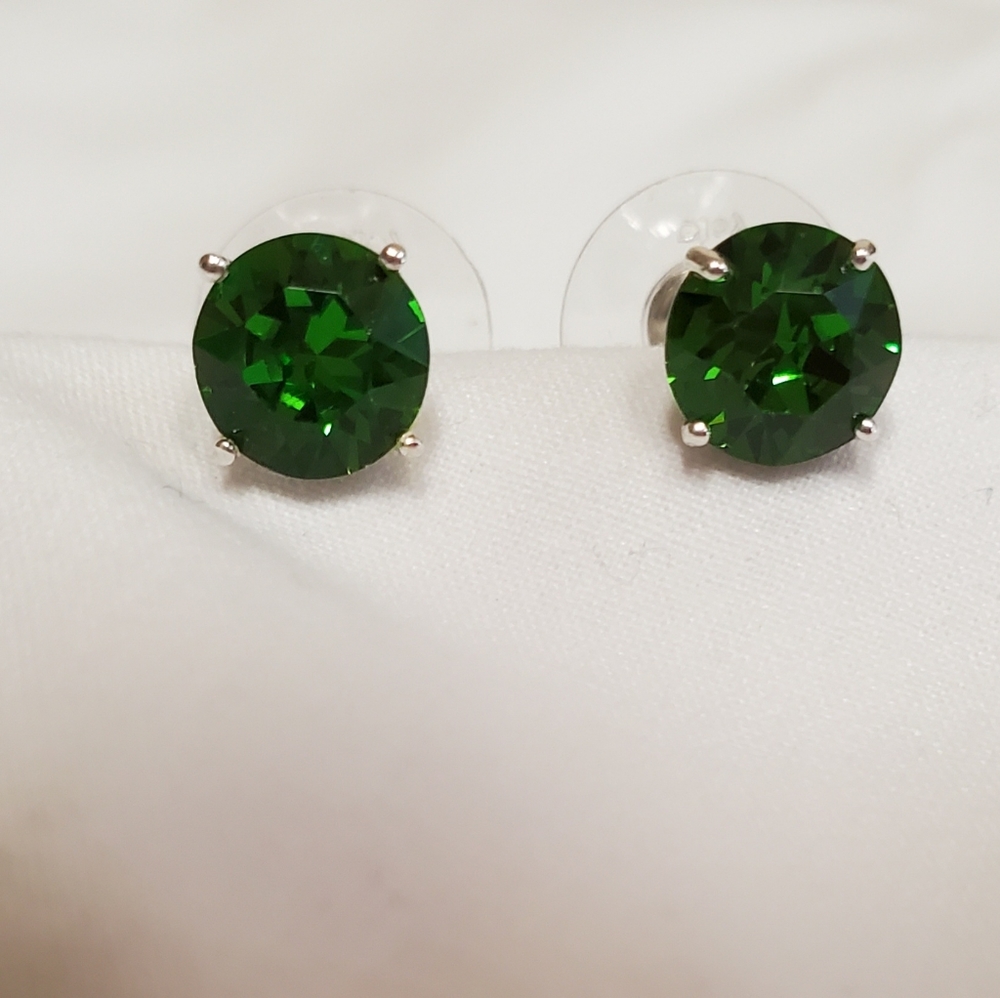 NWOT Green crystal earrings made with Swarovski